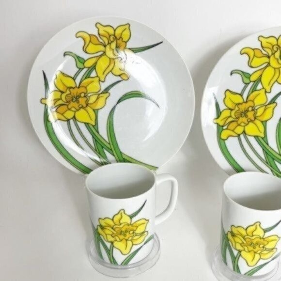 Fitz and Floyd Variations Daffodils 2 plates & 2 mugs set 1979 vintage - Picture 2 of 14